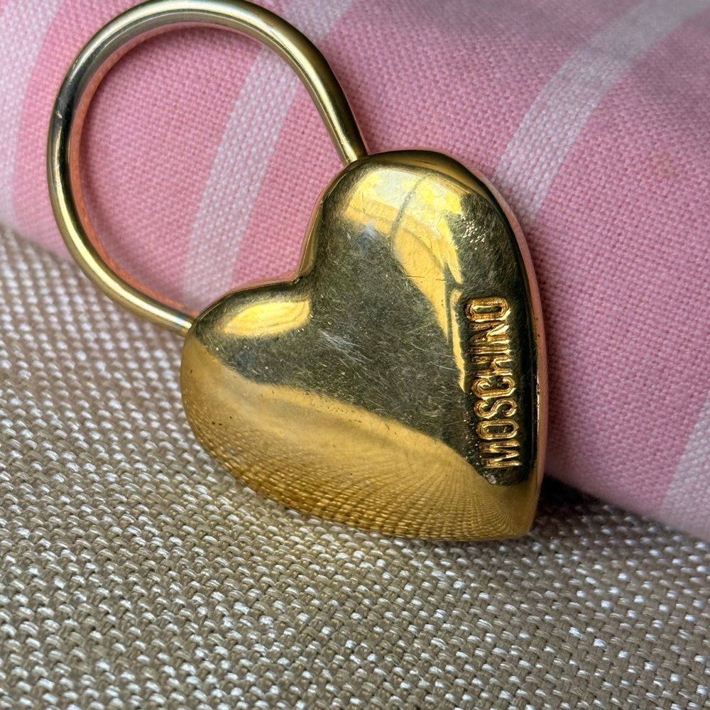 MOSCHINO BY REDWALL GOLD TONED HEART LOCK BAG CHARM 1980s Vintage Key